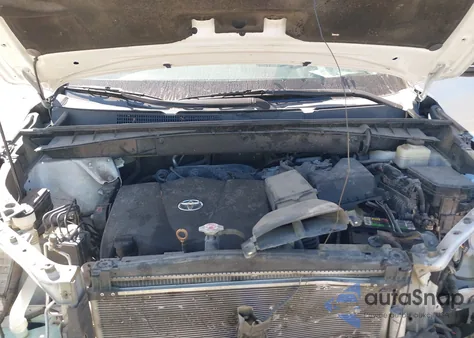 2018 Toyota Highlander Xle z USA, uszkodzony, nr VIN 5TDKZRFH3JS536729